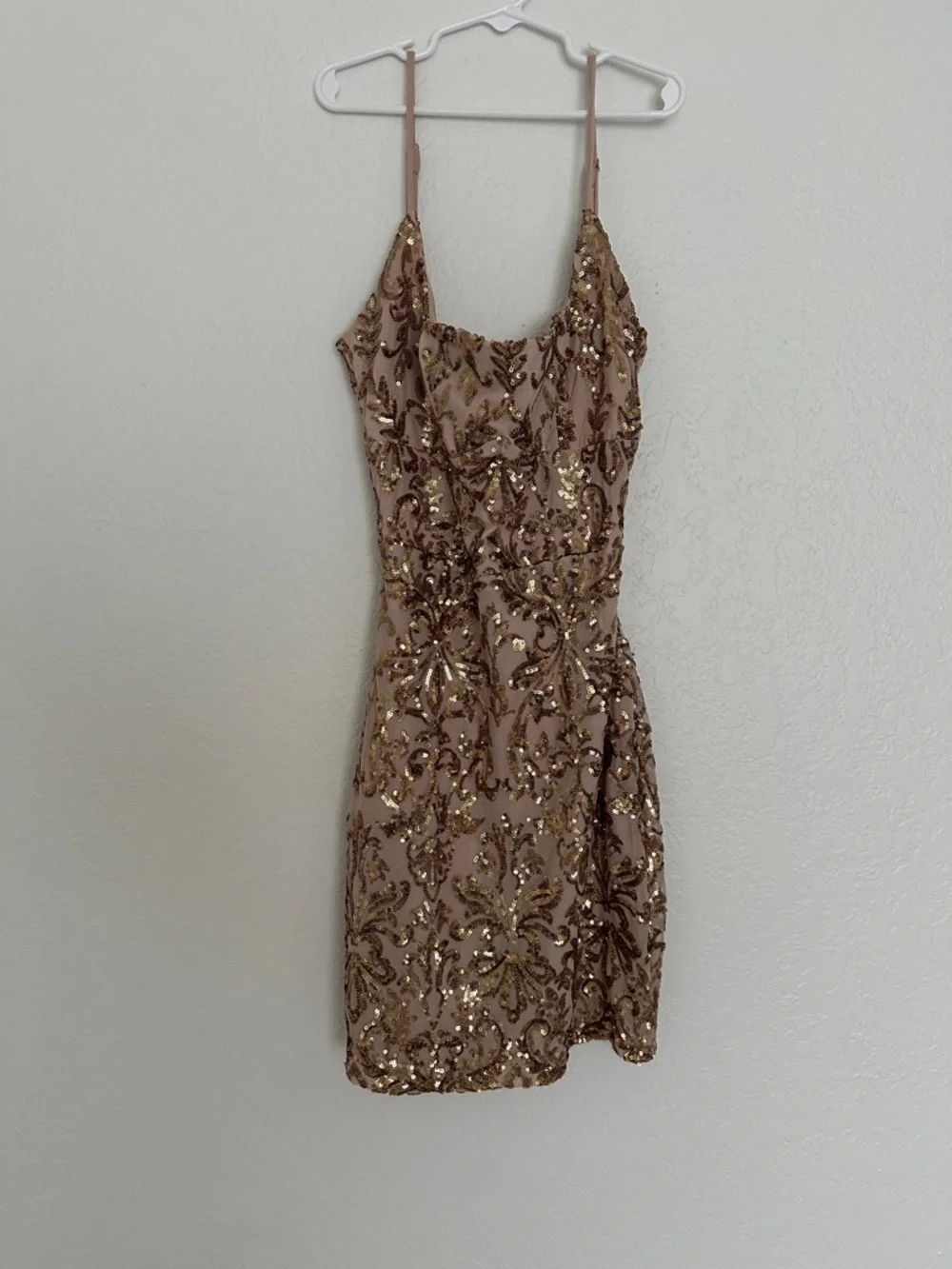 Windsor Sequined Lace-Up Back Bodycon Dress in Blush Gold S - Picture 3 of 8